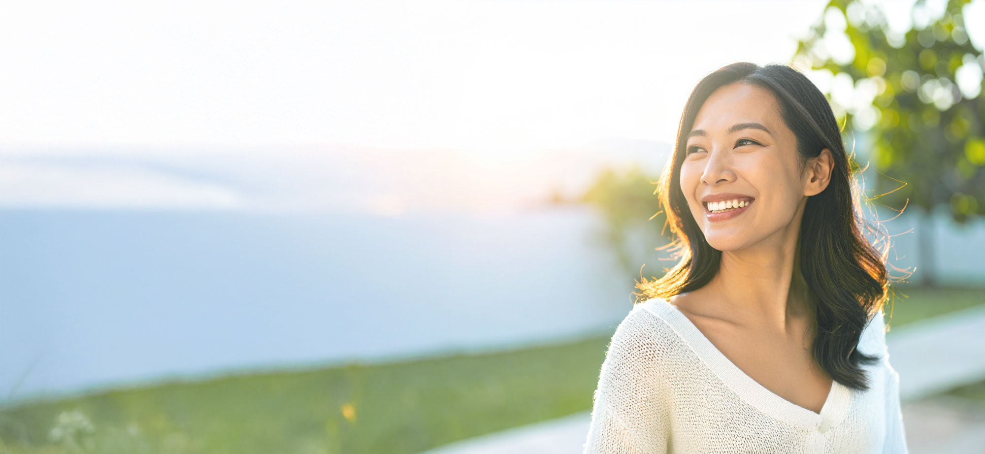 ZYE lady smile contact banner